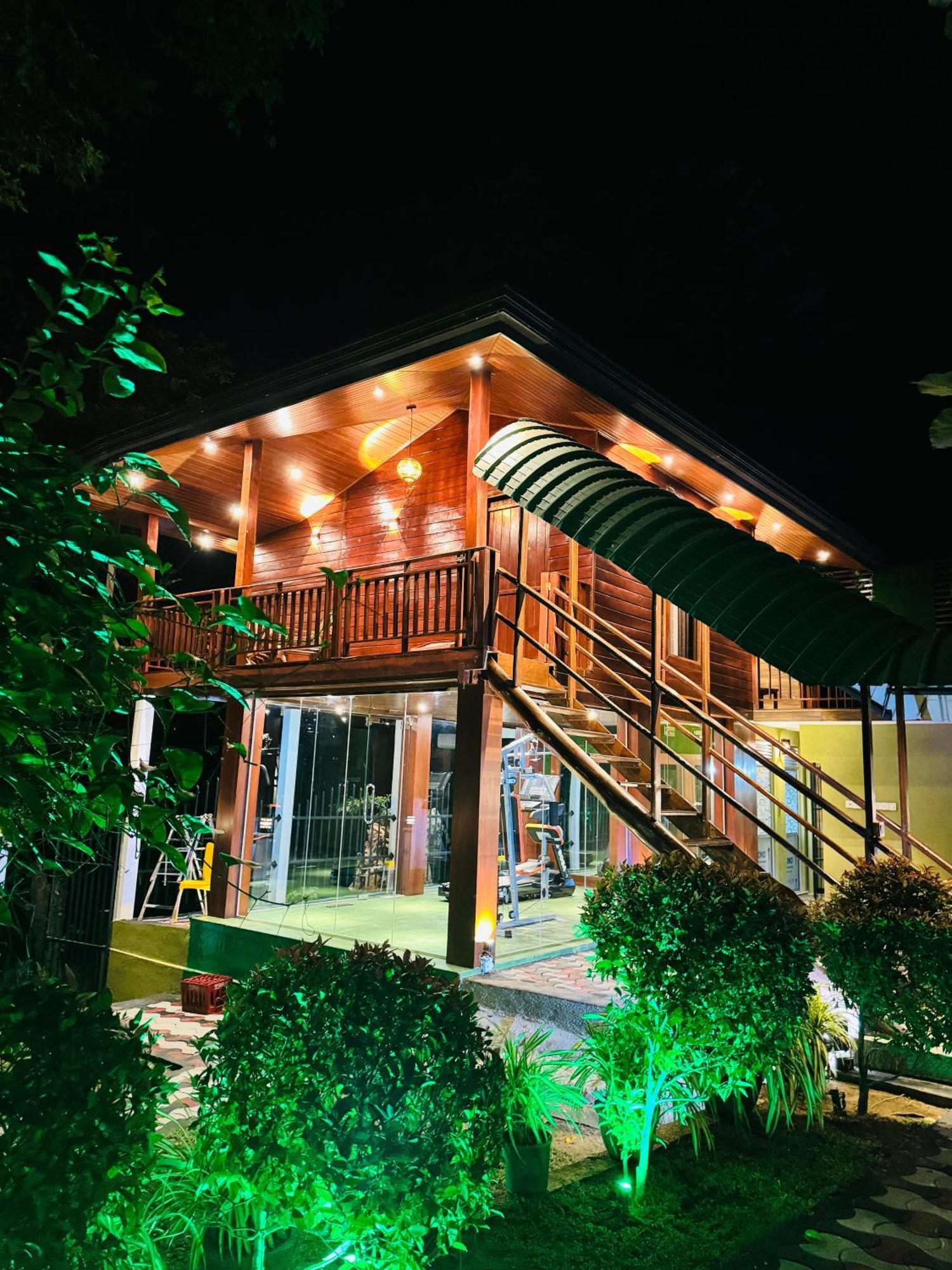Hotel River Front Тиссамахарама Экстерьер фото